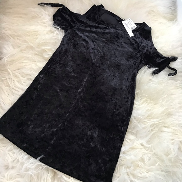 SANCTUARY Night Slayer Velvet Cold Shoulder Dress - Picture 2 of 8